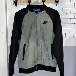 NIKE